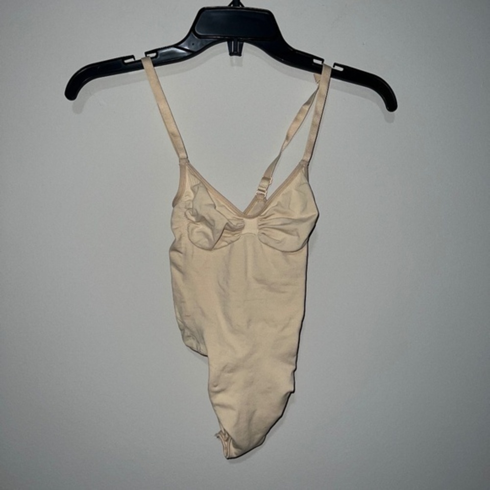 SKIMS SEAMLESS SCULPT THONG BODYSUIT SAND XS NEW